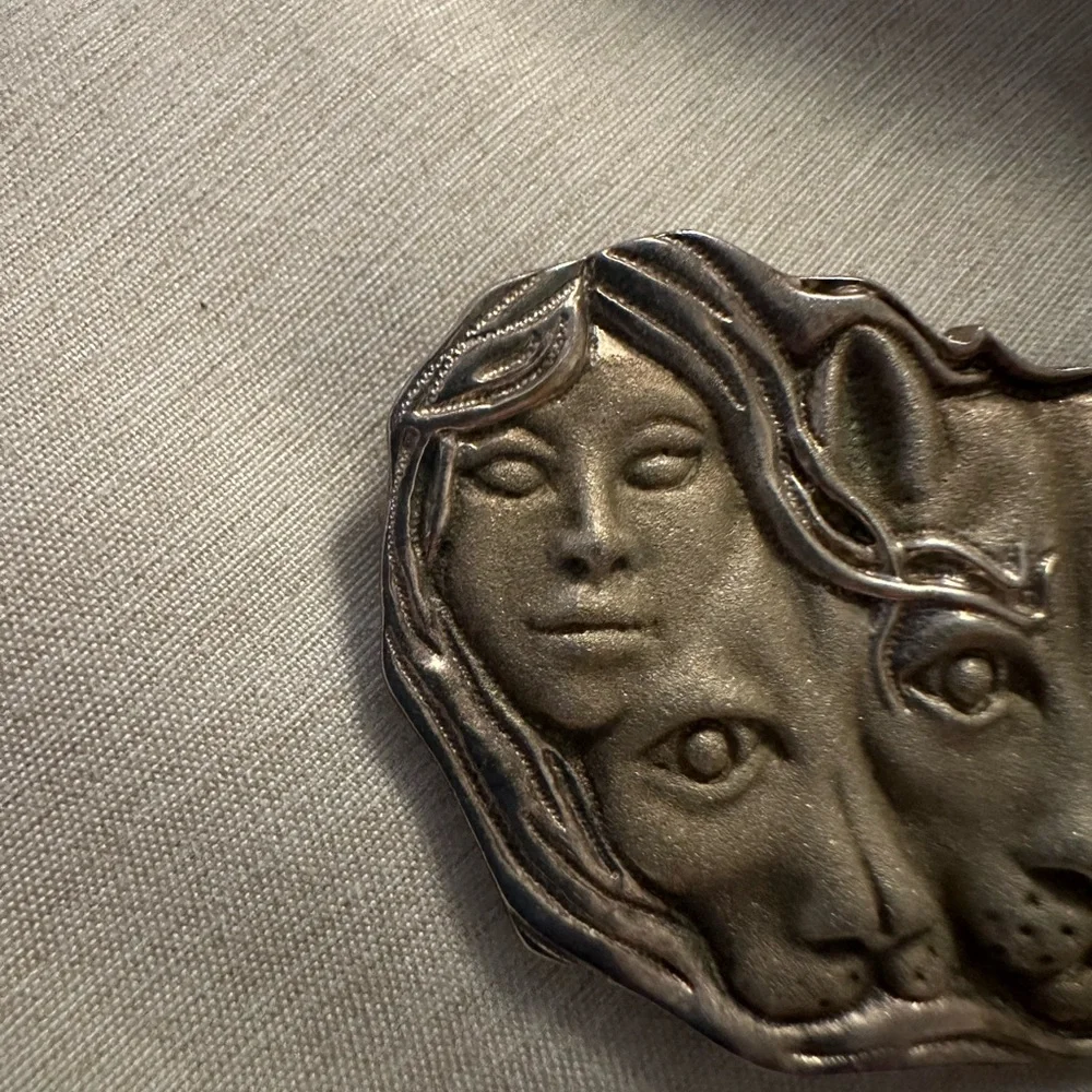 Vintage Silver Brooch - Woman face & two cougar faces, rare & unusual - Picture 2 of 6
